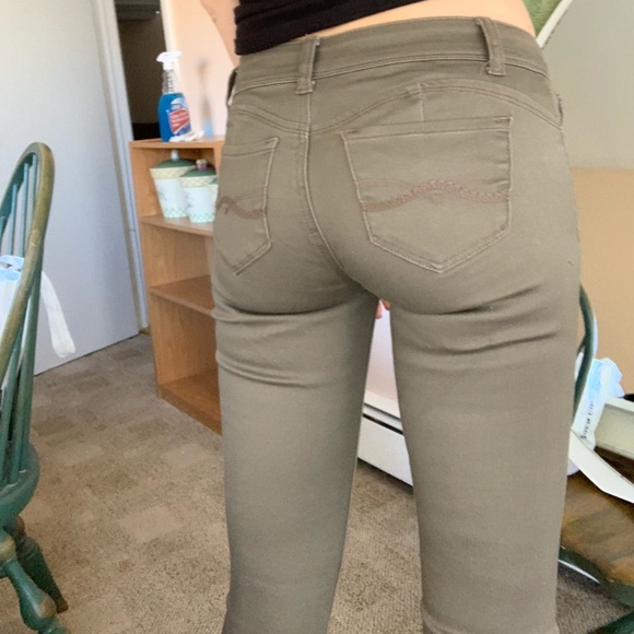 Never worn (except for photo) stretch brown jeans - Picture 3 of 4